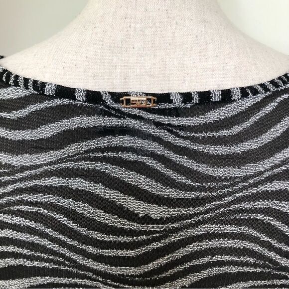 St John Sport by Marie Gray Short Sleeve Top  Wavy Print Black/Beige Size M - Picture 4 of 8